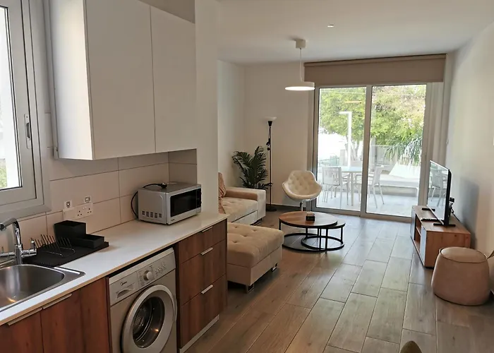 Coral דירה לרנקה