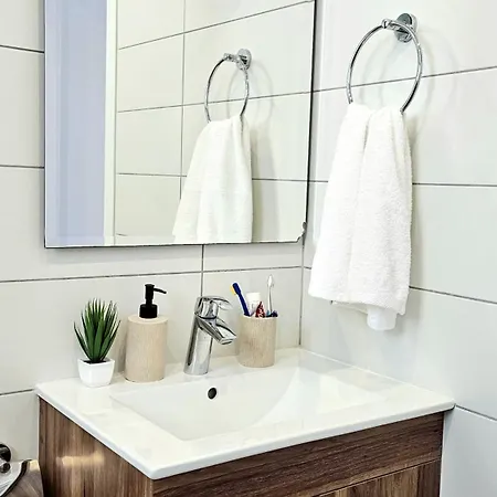 Coral Apartment *