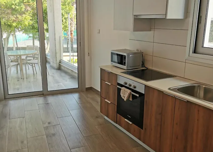 Coral Ларнака