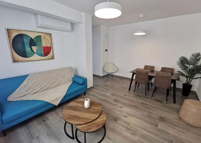 Coral * Λάρνακα