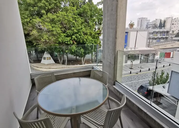 Coral * Λάρνακα